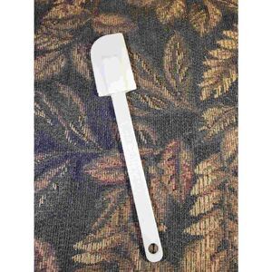 Pampered Chef Classic Scraper